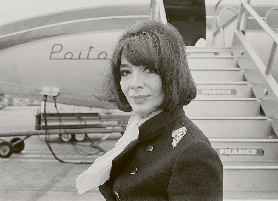 The Panther reinforces every gesture made by strong personalities like singer Juliette Gréco