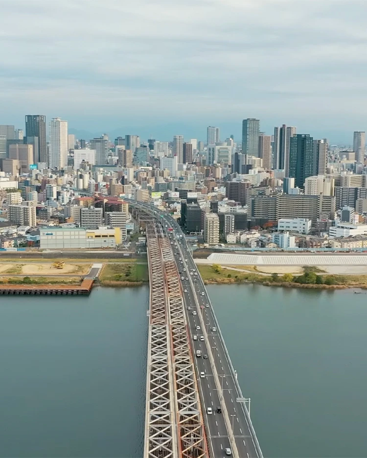 chapter-4-article-2.FullscreenVideo02.coverImageAlt